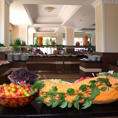 Golden Sunset Hotel&Spa كمر المظهر الخارجي الصورة A buffet at a hotel