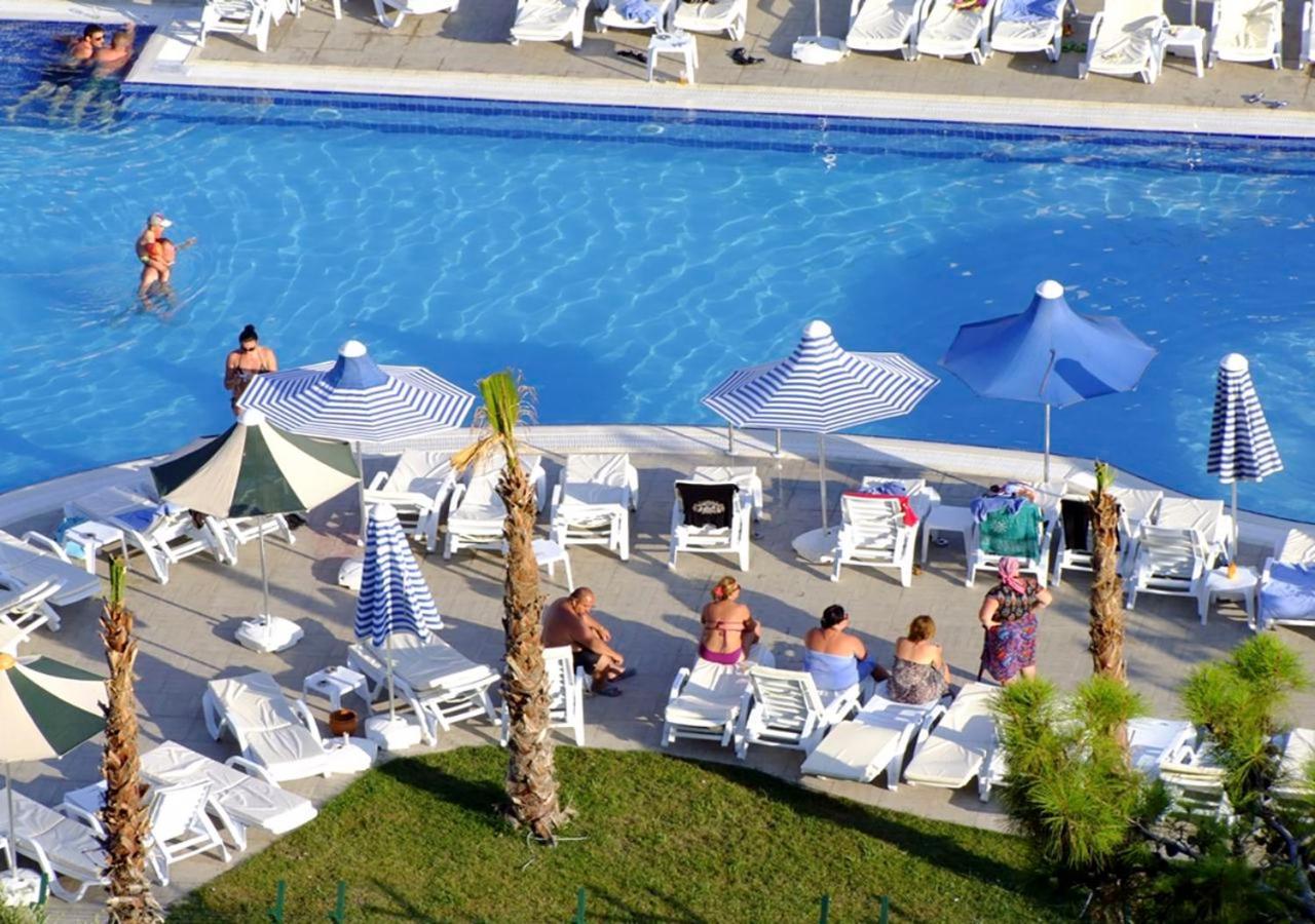 Golden Sunset Hotel&Spa كمر المظهر الخارجي الصورة A pool at a hotel in Turkey
