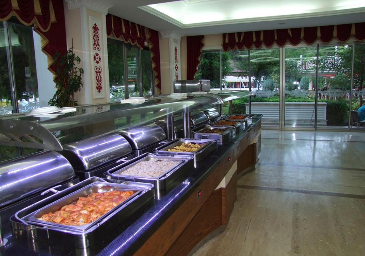 Golden Sunset Hotel&Spa كمر المظهر الخارجي الصورة A buffet at a hotel