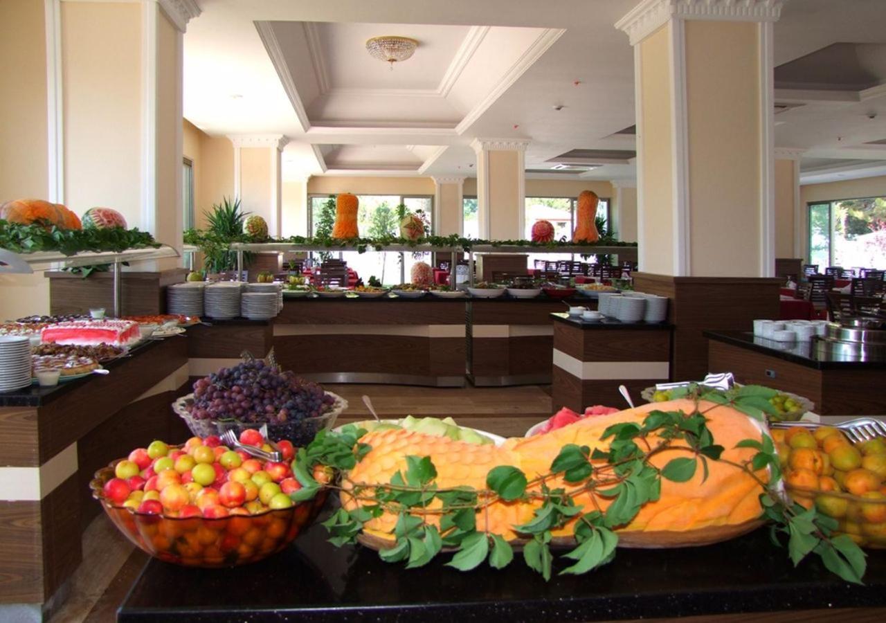 Golden Sunset Hotel&Spa كمر المظهر الخارجي الصورة A buffet at a hotel