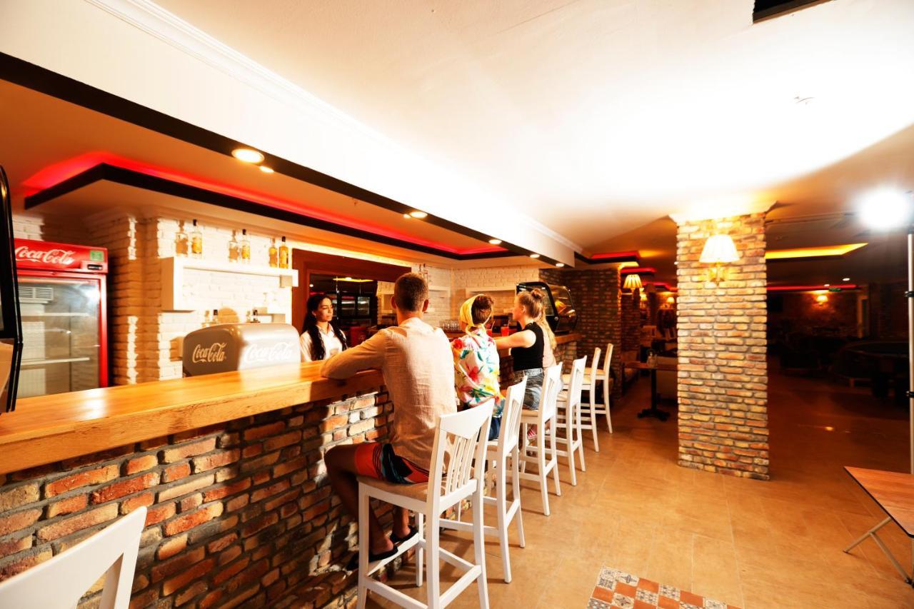 Golden Sunset Hotel&Spa كمر المظهر الخارجي الصورة Restaurant in Belgrade