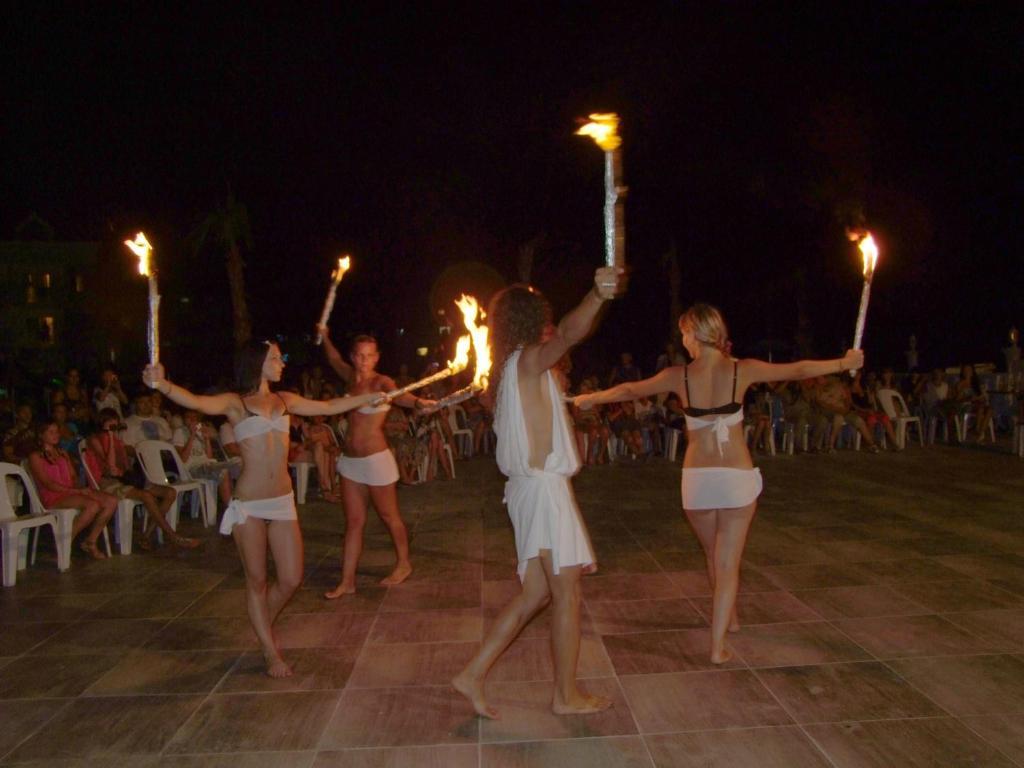 Golden Sunset Hotel&Spa كمر المظهر الخارجي الصورة Torch relay at Olympia