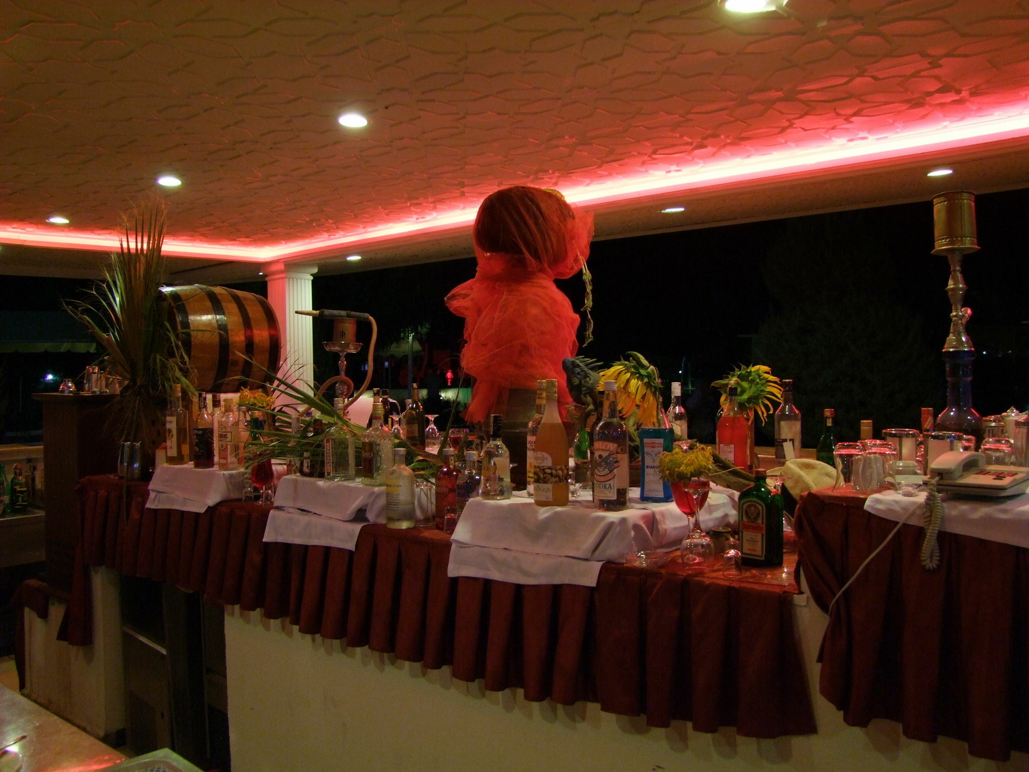 Golden Sunset Hotel&Spa كمر المظهر الخارجي الصورة A buffet at a restaurant